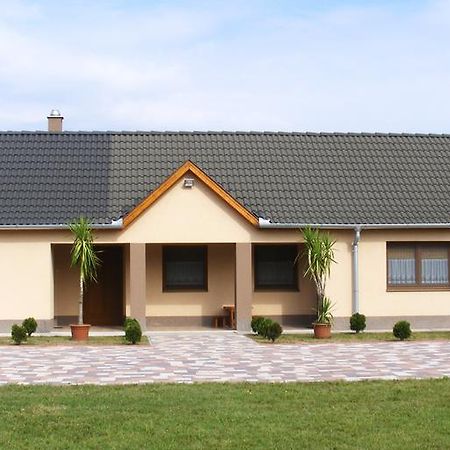 Szerencsecsillag Vendégház Kiskoros Exterior foto