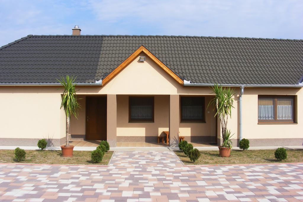 Szerencsecsillag Vendégház Kiskoros Exterior foto