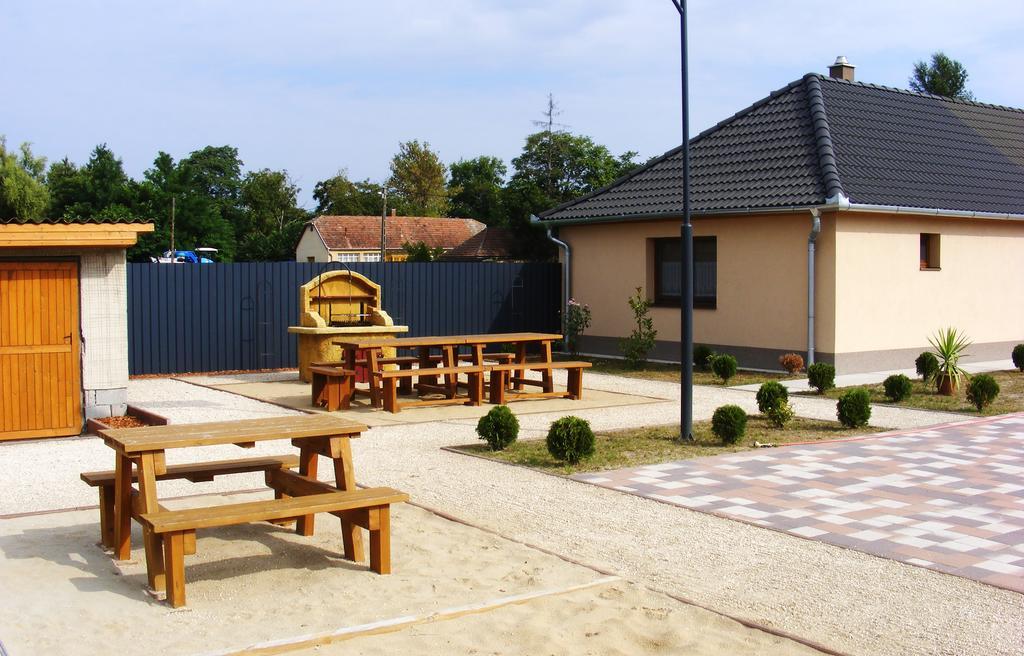 Szerencsecsillag Vendégház Kiskoros Exterior foto