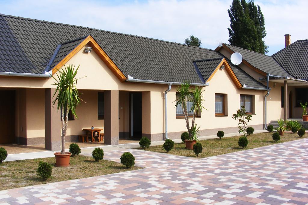 Szerencsecsillag Vendégház Kiskoros Exterior foto