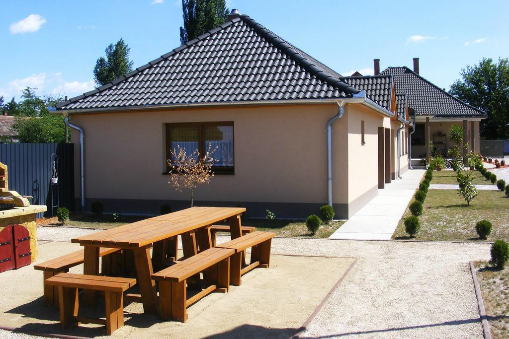 Szerencsecsillag Vendégház Kiskoros Exterior foto